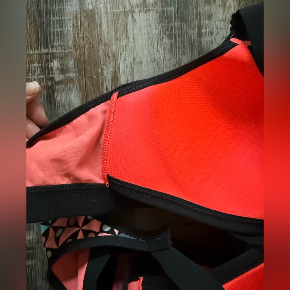 VS SPORT BRAS - Picture 13 of 13